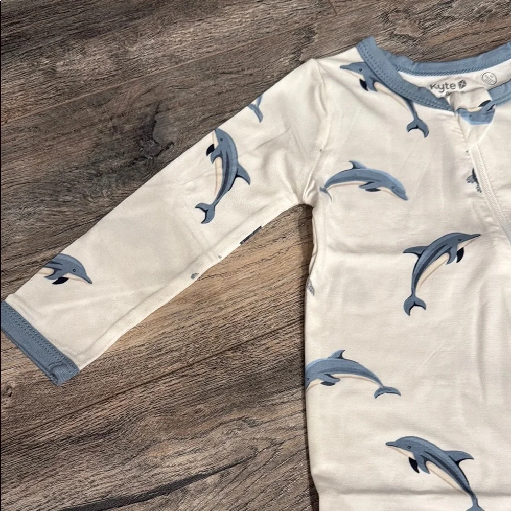 Kyte BABY White and Blue Dolphin Print Footie